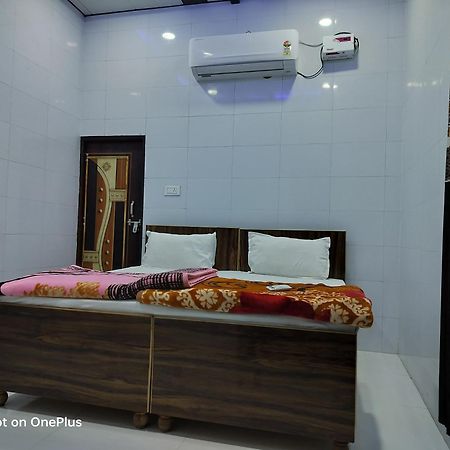 Hotel M&S Seva Sadan à Govardhan Extérieur photo